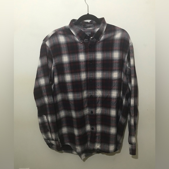 Mens Eddie Bauer L relaxed fit plaid flannel shirt button down red black - Picture 12 of 17